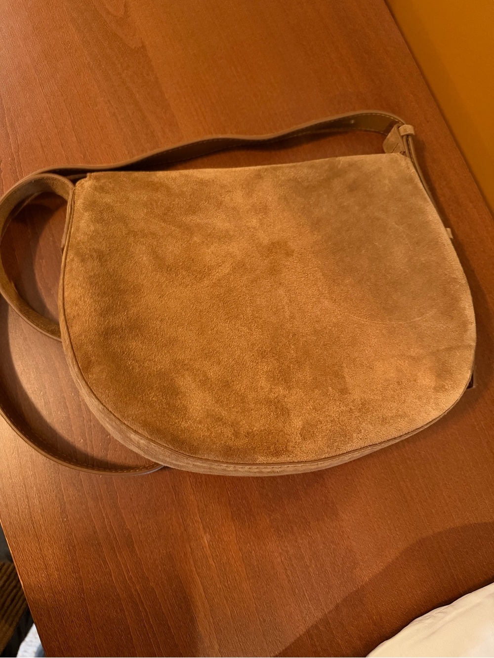 Madewell “Dakota” Large Tan Suede Saddle Crossbody Bag with Gold-Tone Hardware - Picture 4 of 15
